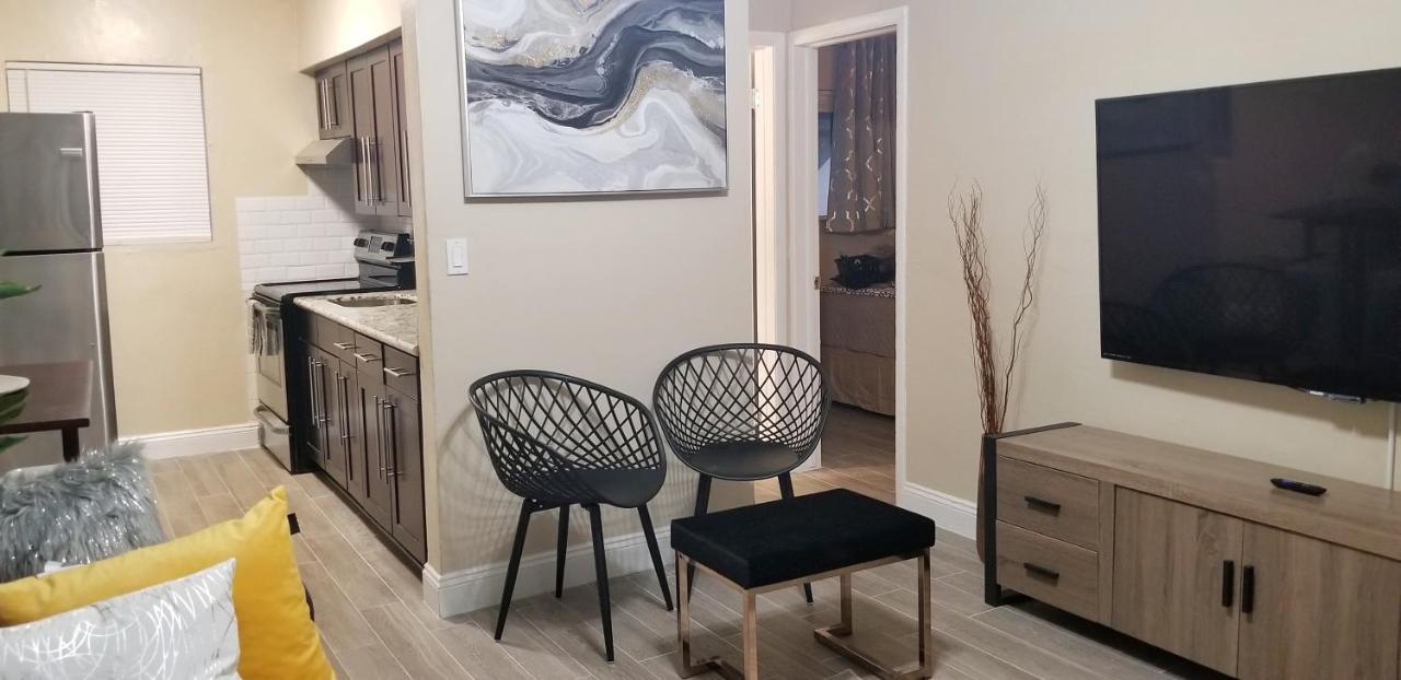 Very Glam Apartment 5 Miles From Hard Rock ハリウッド エクステリア 写真