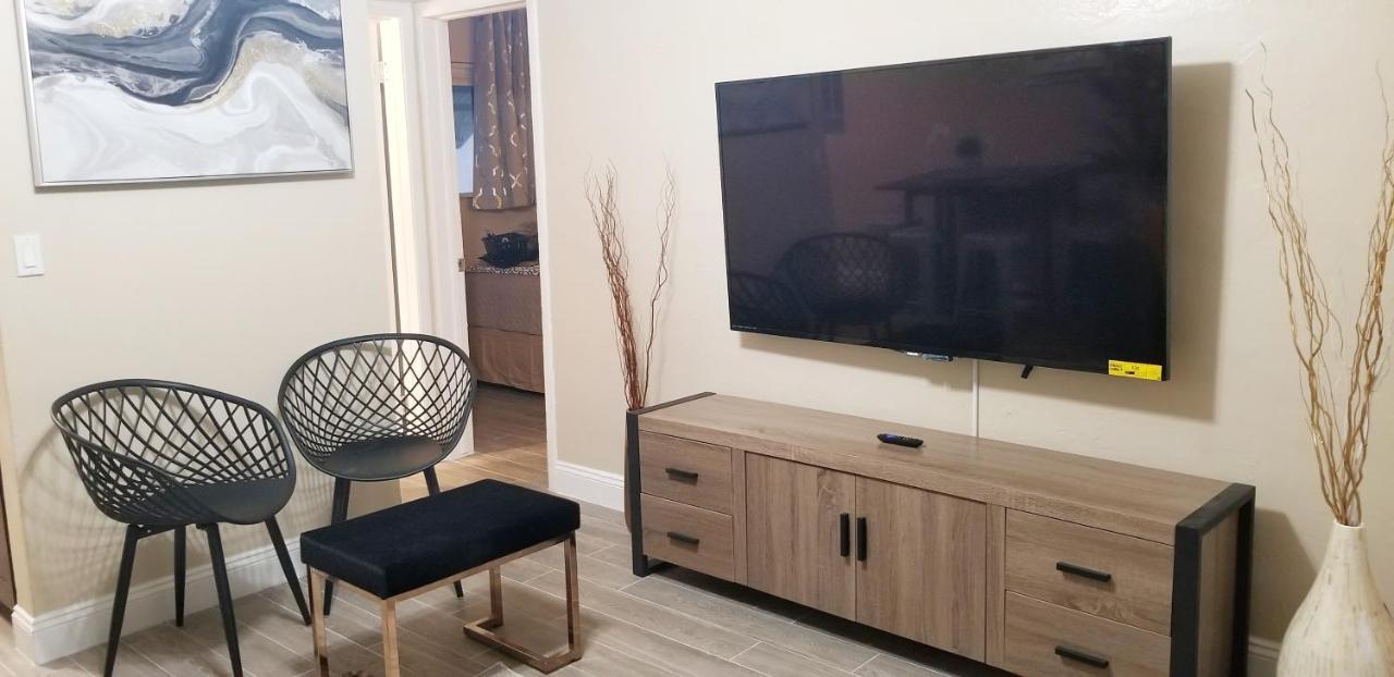 Very Glam Apartment 5 Miles From Hard Rock ハリウッド エクステリア 写真